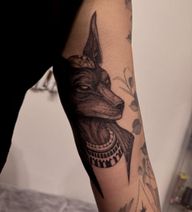 Następny egipski motyw do kolekcji Dominiki- Anubis ✨ Zapraszam do zapisów na grudzień/ styczeń 🌙 @muka_studio 📧 halozagorskabooking@gmail.com Insta: DM . . . #anubis #anubistattoo #egyptianmythology #zagorska #cracow #krakow #tattoocracow #tatuazekrakow