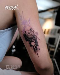 𝐓𝐢𝐦𝐞𝐥𝐞𝐬𝐬 𝐞𝐥𝐞𝐠𝐚𝐧𝐜𝐞, 𝐞𝐭𝐜𝐡𝐞𝐝 𝐢𝐧 𝐢𝐧𝐤. A stunning fusion of classical sculpture details and sleek geometric lines. This piece proves that tattoos aren't just ink—they are personal galleries you carry with you forever. What’s your dream tattoo concept? Comment below or DM us to claim your spot and bring your vision to life! #RecycleTattoo #GardenGroveCA #OrangeCountyTattoo #StatueTattoo #FineLineInk #BlackAndGreyArt #CustomTattoo #TattooGoals #InkAddict