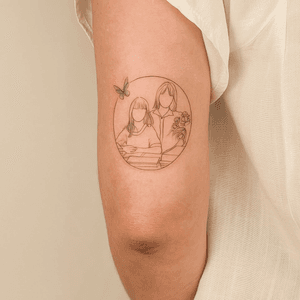 Fine line illustrative tattoo by Larissa featuring minimal outline picture of a family.