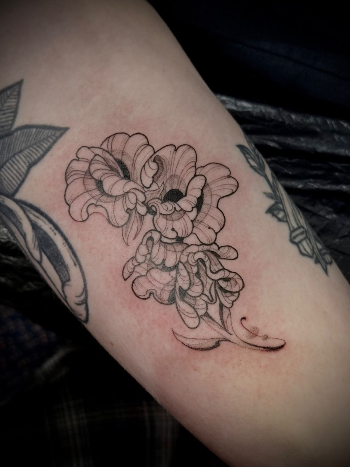 delicate shoulder tattoo
