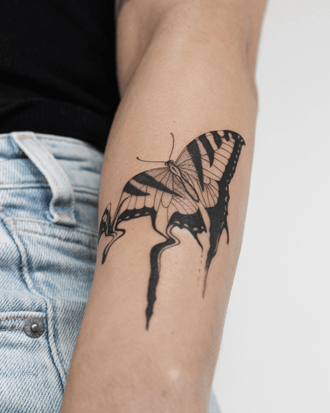 Fleur Noire Tattoo