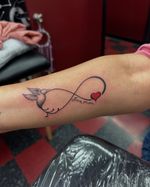 Shhh don’t tell anoyone that I did a little red 🤫 Jk I don’t mind adding a little pop in there once in a while. This was fun! Everyone knows I love getting to do some handwriting. ✨ • Ive got time to tattoo and time to book! ✨ DM me ✨ • #localtattooartist #localartist #art #tattooshop #tattoo #script #scripttattoo #infinity #flashtattoo #tattoostyle #black #blacktattoo #cute #dainty #cutetattoo #daintytattoo #simplethingsmadebeautiful #simpletattoo
