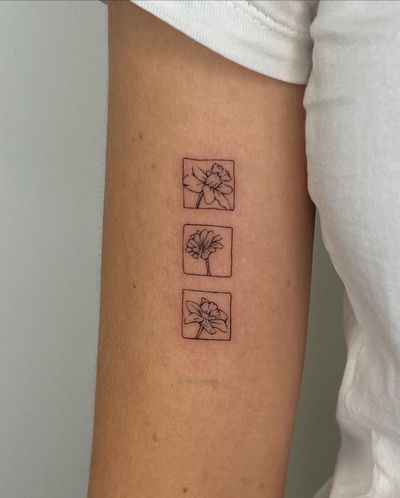 Emma InkBaby creates a minimal, fine-line floral panel tattoo, with detailed and delicate illustrative flowers.