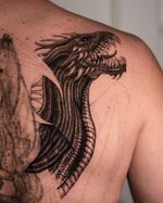 Cover up in progress 🐲 Done at @muka_studio . . . . #backtattoo #coveruptattoo #dragontattoo #fullbacktattoo #backpiecetattoo #tatuaż #tattoo #lamadelray