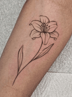 Super soft matching fine line lilies for these siblings. Fineline florals are always welcome!