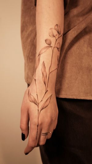 Botanical tattoo on hand, wrist & arm