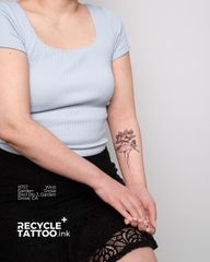 𝐓𝐡𝐞 𝐋𝐨𝐭𝐮𝐬 𝐭𝐚𝐭𝐭𝐨𝐨 In Vietnamese culture, the Vietnamese lotus is closely tied to the countryside and the spiritual life of the people, symbolizing indomitable will, resilience in the face of adversity, and an upright moral character. The lotus also embodies the pure beauty, gentleness, and grace of Vietnamese women. #recycletattoostudio #lotustattoo #floraltattoo #linetattoo #blackwork