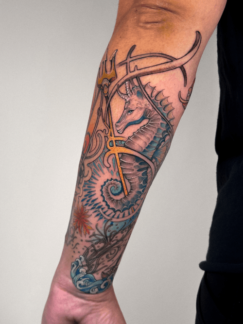 Seahorse and Trident in Abstract Waves