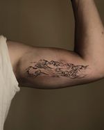 All handpoked • Inspired by the Three Sacred Mountains of Japan. Flash and customs welcome Fill in the consultation form via link in bio London / Brighton — booking now open #handpoke #handopoketattoo #handpokelondon #handpokeartist #handpokeflash #stickandpoke #stickandpoketattoo #flashtattoo #TattooInspiration #abstract #flowytattoo #customtattoo #londontattoo #londonhandpoke #hongkongtattoo #hongkonghandpoke #紋身 #香港紋身 #手刺 #手工紋身 #手彫紋身