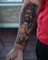 The #buddah symbolizes the path to clarity and balance in life.__________________________________#houstontattooartist #houstontattoostudio #blackandgreytattoo #tattooideas #minutemaidpark #houstontattoos #houstonink #realismtattoo #tattooinspo
