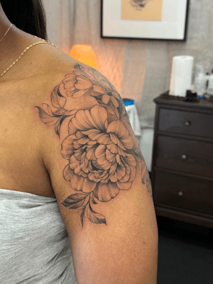 Floral tattoo style