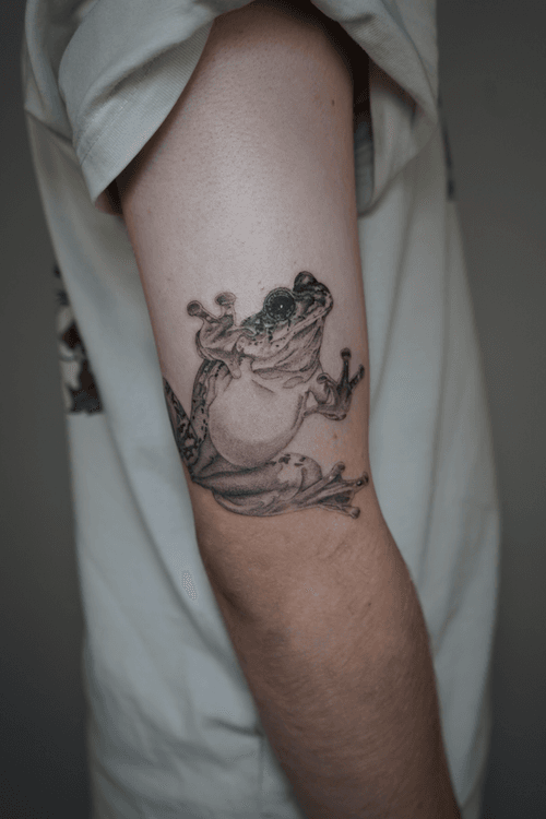 Realistic Frog Tattoo