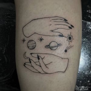 Universe's handsTattoo da Alessa, muito obrigada pela confiança!#tattoo #tattoodo #ink #inked #inkedgirl #fineline #finelinetattoo #hand #hands #handstattoo #universe #jupiter #JupiterTattoo #saturn #saturntattoo #astronomy #astronomytattoo