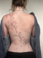 Delicate Lily Spine Piece