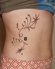 Abstract floral/star pattern