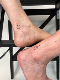 These are a couple tattoos that truly show off love 🥹 Merci @chantal_christian_ ✨ After many years of marriage, how could they not ink it up? . . . . . . . . . . #lausanne #lausannetattoo #SwissTattoo #swisstattooartist #love #lovetattoo #switzerlandtattoo