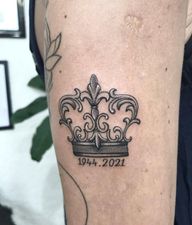 Da @cami_mila_andrade para seu pai ❤️ Obrigada por confiar em meu trabalho para essa homenagem tão simbólica. Atendendo no @girottotatuagensfinas. Obrigada a todes que apoiam, confiam e acompanham meu trabalho ❤️✨