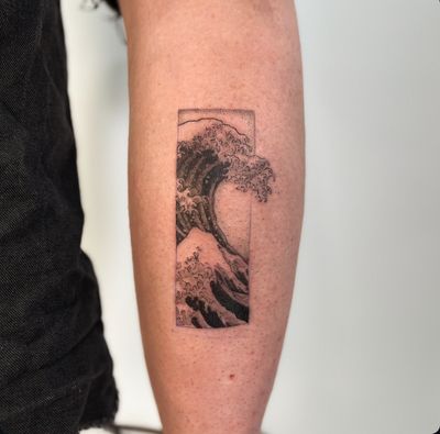 Black and gray Japanese style tattoo of a classic Hokusai wave by artist Jo Heatley.