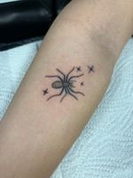 Minimalist Spider with Stars