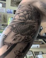 Koi fish done at @aspiredink #lagunahills DM OR reach me at 714-585-2098 for quotes/appointments WWW.LEFTYROB.COM #staymotivated LaginaHills #CA #California #tattoos #tattoo #koi #koifishtattoo #koifish #japanesetattoo #bishoprotary #purpleglide #nocturnalink #AspiredInk #CustomTattoo #customdesign #CustomTattoo