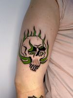 Old school style skull with flames 