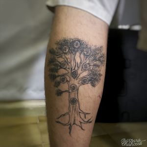 Healed TreeMais uma tattoo feita no Johnny, ja cicatrizada. Muito obrigada pela confiança!#tattoo #tattoodo #ink #inked #inkedgirl #blackwork #blackworktattoo #tree #trees #treetattoos 