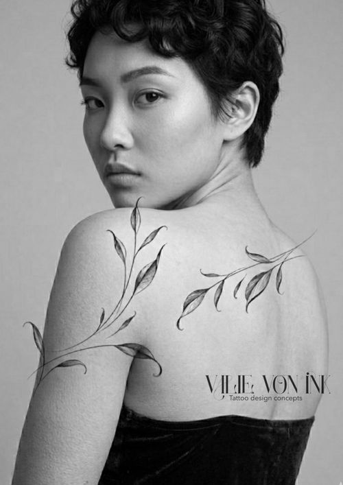 Tattoos should move with you. This flash series explores the elegance of negative space and the simplicity of a single line. Whether it’s a delicate vine tracing the shoulder or a celestial floral piece, these designs are curated for those who love a sophisticated, minimalist aesthetic.