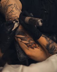 Athena 🍂 ________ 📸 @nicolasnargeot ________ #pic #picoftheday #instagood #photo #photooftheday #woman #tattooedgirl #athena #owl #animal #tattoo #tatouage #tattooed #ink #inked #flowers #portrait