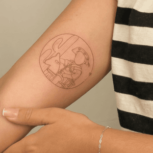 A minimal fine line tattoo by Larissa featuring a kid and family outline motif.