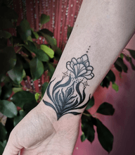 LONDON - Bookings are open with available design ideas for you! Swipe to see available designs -> Feel free to contact me for your ideas or mine! Find me at @silentmoontattoo studio 📍London ✖️ 236-238 Jamaica Road, London, SE16 4BD 🌞DM or email suninmyheart@proton.me🌞 Aiste 🌱