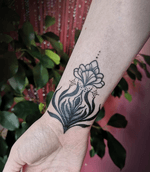 LONDON - Bookings are open with available design ideas for you! Swipe to see available designs -> Feel free to contact me for your ideas or mine! Find me at @silentmoontattoo studio 📍London ✖️ 236-238 Jamaica Road, London, SE16⁣ 4BD⁣⁣ 🌞DM or email suninmyheart@proton.me🌞 Aiste 🌱