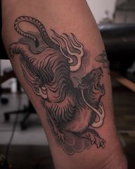 Tigers are always fun to draw and tattoo! I would love to do more big cats similar to this one✨ Slide into my DM‘s or click the e-mail button in my bio if you wanna make it happen! We can make them work in any shape and on any body part you want! That‘s the cool thing with stylized work, it doesn‘t have to be a hundred percent anatomically correct, we could bend them weirdly into awkward gaps or exaggerate certain features, let‘s have some fun with it! ? #tigertattoos #japanesetiger #tora #toratattoo #neojapanese #katzentattoo #japaneseflash #tattoovienna #viennatattoo #monumenttattoo #znidonis