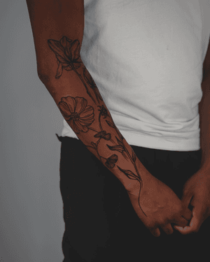 A stunning blackwork etching of a flower on dark skin, by artist Alona Hamova.