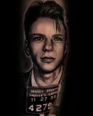 In love with this portrait 😍 Finally got to take a nice picture 📸 Frank sinatra 🎤🎶🎙 #franksinatratattoo #franksinatraportrait #tattoosandiego #tattooartistsandiego