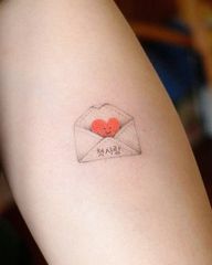 💌…𝐿𝑜𝓋𝑒 𝓁𝑒𝓉𝓉𝑒𝓇 첫사랑’이란 단어를 제일 좋아하신데요 참 몽글몽글한 단어에요🌹 어느샌가 나이가 들면서 저는 좋아하는 것보단 싫어하고 불편한 것들을 생각하고 피했던 것 같아요. 발전하고 나아지기보단 그저 회피하고 도망치는 것뿐인데 말이에요…💦 이젠 저도 더더 좋아하는 것들을 찾아볼래요! 손님의 ’첫사랑‘이란 단어처럼