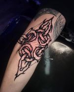 Some big ol' goth knots on an elbow to continue Mike's sleeve! I really like how this fits the area and can't wait for the next addition! Thanks again dude! What do yall think? What would you get as an awesome elbow piece? Now booking for select dates in September and into October and beyond! Email vegvisirbodyart@gmail.com To book Proudly sponsored by: @phucstyxtattoosupply @blackworkgloves @blackwork_supply @peakneedles @axysrotary @saniderm Much love everyone 🤘❤️🤘 #darkart #darkartist #knotwork #celtic #celticknot #norse #norseknotwork #Nordic #nordicart #gothknots #gothic #viking #VikingArt #vikingink #vikingtattoo #norsetattoo #celtictattoo #blackworktattoo #elbow #elbowtattoo #axysartist #sanidermproteam @truetattoosupply @truetubes @industryinksusa @allegoryink @sullenclothing @sullenfamily @inkcapitalconsulting @tattoobrewcoffeeco @aureliancraftworks @verucadulceofficial @bigtattygothgirlfriend @vegvisirbodyart