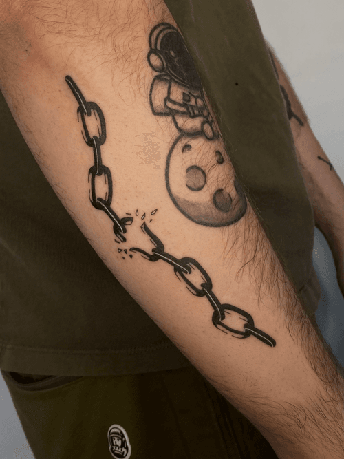 Broken Chain Tattoo