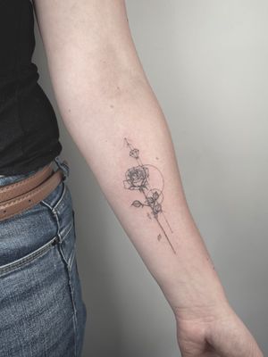 Beautiful fine line floral design by Alina Amberland, combining a rose and arrow motif in a unique geometric style.
