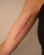 Mieczyk dla Darii. Bardzo fajna sesja, dobrze pogadane, dobrze potatuowane! Dzięki! @florabydgoszcz #blackworkers #blackworktattoo #poland #polishtattoo #polishink #polandtattoos #polandtattoos #bydgoszcztattoo #creativetattoos #fineliners #finelinetattoo #daggertattoo