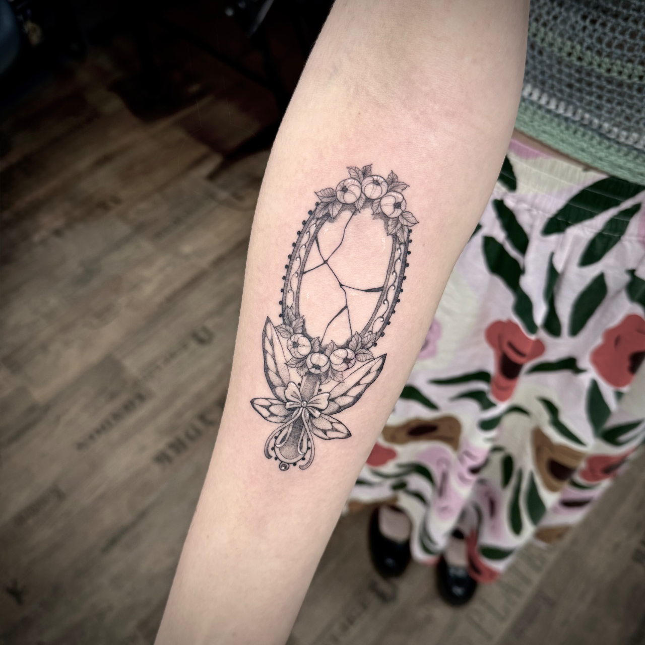 Mirror Tattoo Meaning: Uncover the Symbolism Behind Your Ink, image size:1280x1280