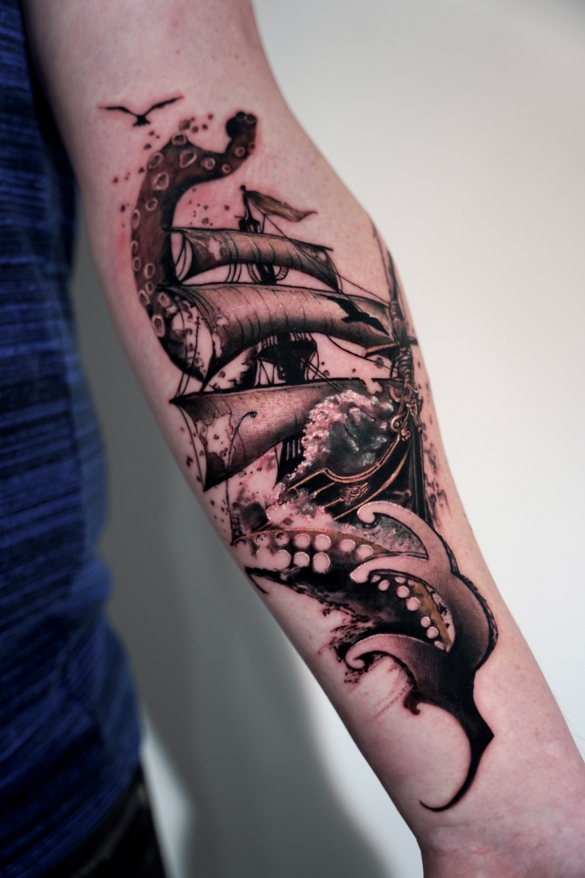 BESPOKE — Kraken back piece completed by @leemaxwell..., image size:853x1280