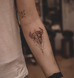 Idealny tatuaż dla zodiakalnego byka. 😁♉️🐂🌿 . #tattoo #tattooed #dotwork #dotworktattoo #blacktattoo #blackwork #blackworktattoo #blackworkers #blackworktattoo #poland #polishtattoo #polishink #polandtattoos #polandtattoos #bydgoszcztattoo #nottinghamtattoo #creativetattoos #pantera bydgoszcz #panterastudio #fineliners #finelinetattoo #finelinetattooart #finelineflowerstattoo #devinetattoos