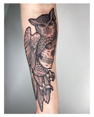 ✥ Owl Skull ✥ 🇩🇪 BERLIN ✥ 19/28 June • @der_grimm_tattoo ~ book open June/July 🇬🇧 LONDON ✥ new dates soon • July @sixtyink ~ books open 🇮🇹 BASSANO ✥ 3/10 June (fully) • @sparkleytattoostudio 🇳🇱 AMSTERDAM ✥ July • info soon Done in London @sixtyink Thanks Jamie 📍Berlin based - @der_grimm_tattoo ᴇɴɢʀᴀᴠɪɴɢ ᴀɴᴅ ꜱᴛᴀɪɴᴇᴅ ɢʟᴀꜱꜱ ᴛᴀᴛᴛᴏᴏ . @eclipse.tattooink @pepax.official @blackclaw @barberdts_it @dankubin @bishoprotary @engraverstattoos . #blackworktattoo #linework #illustrationtattoo #engravingtattoo #berlin #stainedglasstattoo #medievaltattoo #antonioboston #tattoo #skulltattoos #owl #owltattoo