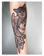 ✥ Owl Skull ✥ 🇩🇪 BERLIN ✥ 19/28 June • @der_grimm_tattoo ~ book open June/July 🇬🇧 LONDON ✥ new dates soon • July @sixtyink ~ books open 🇮🇹 BASSANO ✥ 3/10 June (fully) • @sparkleytattoostudio 🇳🇱 AMSTERDAM ✥ July • info soon Done in London @sixtyink Thanks Jamie 📍Berlin based - @der_grimm_tattoo ᴇɴɢʀᴀᴠɪɴɢ ᴀɴᴅ ꜱᴛᴀɪɴᴇᴅ ɢʟᴀꜱꜱ ᴛᴀᴛᴛᴏᴏ . @eclipse.tattooink @pepax.official @blackclaw @barberdts_it @dankubin @bishoprotary @engraverstattoos . #blackworktattoo #linework #illustrationtattoo #engravingtattoo #berlin #stainedglasstattoo #medievaltattoo #antonioboston #tattoo #skulltattoos #owl #owltattoo