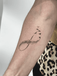 Infinity feather with birds