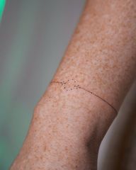 Classy, elegant, and timeless, an ornamental, fine-line armband tattoo for my unique client. I love creating feminine, jewelry-inspired pieces like this. Thank you for coming all the way from Kristiansand to get this little beauty done by me! ? #finelinetattoo #oslotattoo #armbandtattoo #ornamentaltattoo #munichtattoo #londontattoos