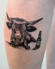 The most interesting idea for me. My customer wrote about her idea : I want a cow with a bottle of Bourbon. And at first I had a solution in my mind such as a cartoon character in the form of a cow hugging a bottle, but changed the idea pretty quickly. Because it would look like she’s an alcoholic😂 but that’s not true😅 So I decided it would be better to let it be a resting cow, with slightly increased proportions of the head and let the bottle be next to it. It’s like the cow is on vacation and having a good time. What do you think? Good execution? #tattoonyc #nyctattoo #minitattoonyc #nycminitattoo #microrealismnyc #nycmicrorealismtattoo #nycmicrorealism #tattooshopnyc #tattooideas