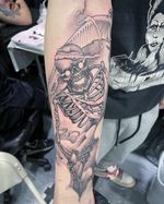 Fun one @capcityclassictatcon on a very tough dude @rob.your.soul ….we did this the day after he got his back piece worked on by @stynertattoos 😬! What beast !💪💪💪 thanks man for pushing through BOOKING @belmonttattoos Sundays @friscotattoosf @diamondclubtattoo on Mondays DM OR EMAIL P.sandtattoo@gmail.com . . . . . . . #psand #psandart #paulsand #paulsandart #blackclaw #elblancoink @star_of_texas