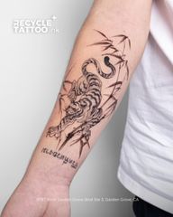 Not every strength needs noise. Some just sharpen themselves in the dark, then step out — precise, fearless, inevitable. #recycletattooink #blackworktattoo #tigertattoo #minimaltattoo #orangecountytattoo gardenGroveTattoo