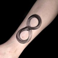 uroboros♾️ @tattoo_72_ . . 피드 내 도안 저렴하게 작업합니다. 주문제작 가능하니 편하게 문의 주세요 #뱀타투 #뱀타투도안 #블랙워크 #블랙워크타투 #우로보로스타투 #snaketattoo #uroborostattoo #tattooartist